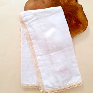 Fralda Branca com Renda Bege